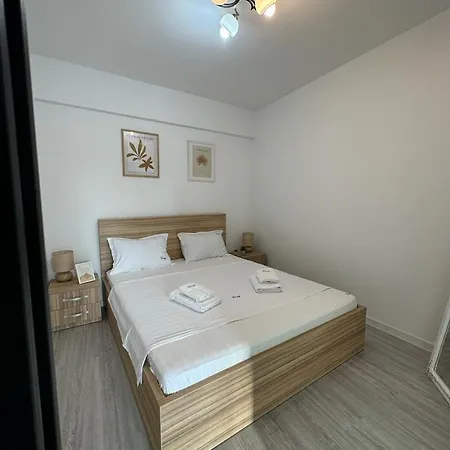 Cozy Holidays In Center Of Suceava Esplanada Exterior photo